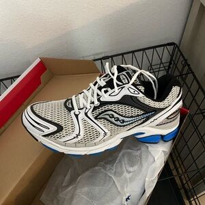 Saucony
Progrid Triumph 4